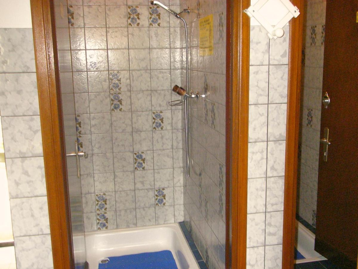 Baracca Backpacker Aurigeno Quarto foto